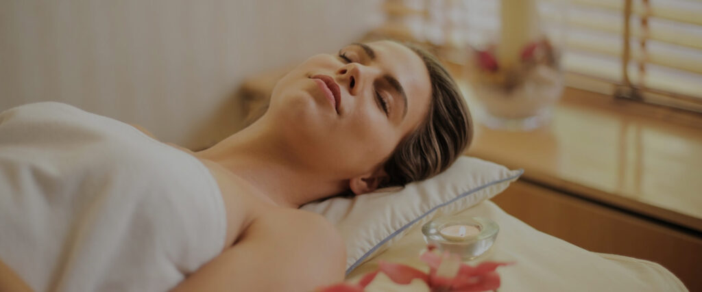 Ontspannende gezicht- en hoofdmassage bij Voetreflexmassagepraktijk Lely in Zwaag, gemeente Hoorn
